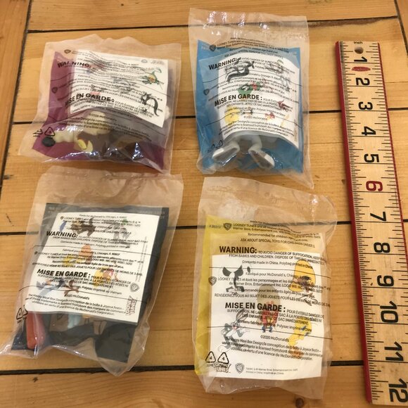 Looney Tunes Set of 4 Plastic Action Figures McDonald's Toy Bugs Tweety Wile '20 - Picture 6 of 6